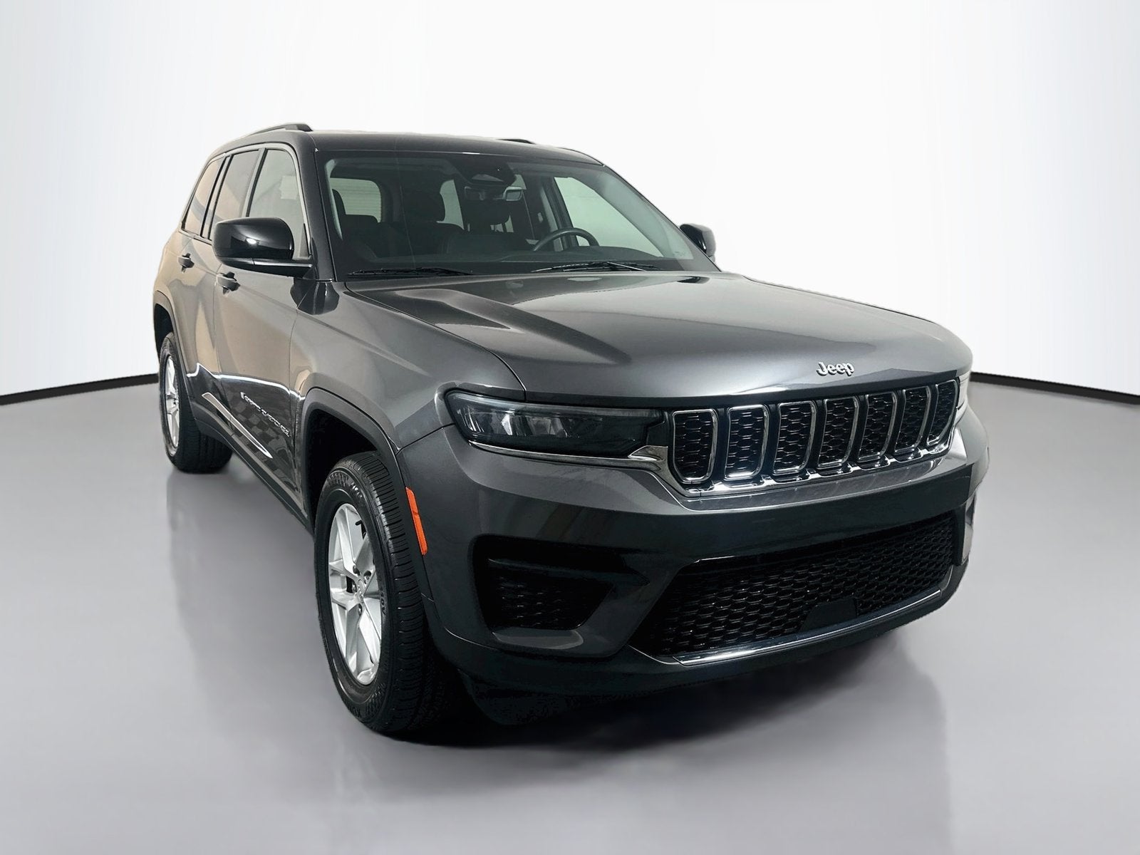 2023 Jeep Grand Cherokee Laredo 4x4