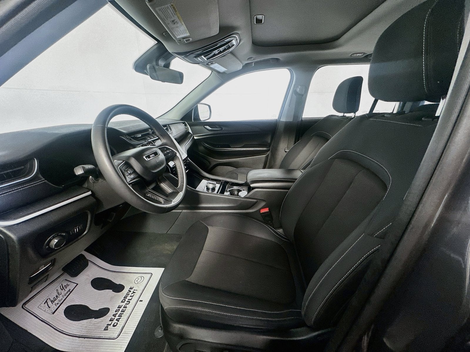 2023 Jeep Grand Cherokee Laredo 4x4