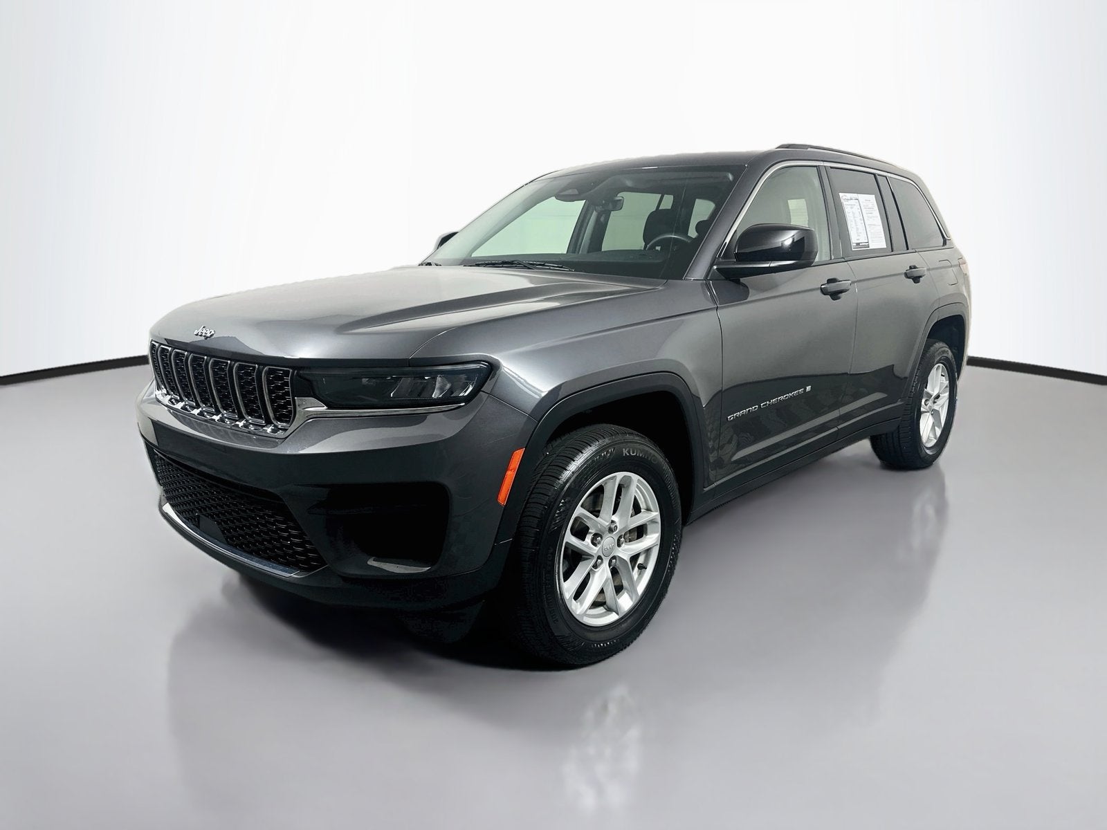 2023 Jeep Grand Cherokee Laredo 4x4