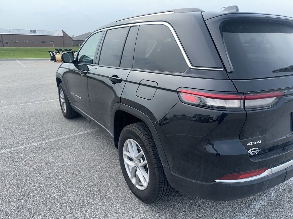 2023 Jeep Grand Cherokee Laredo X 4x4