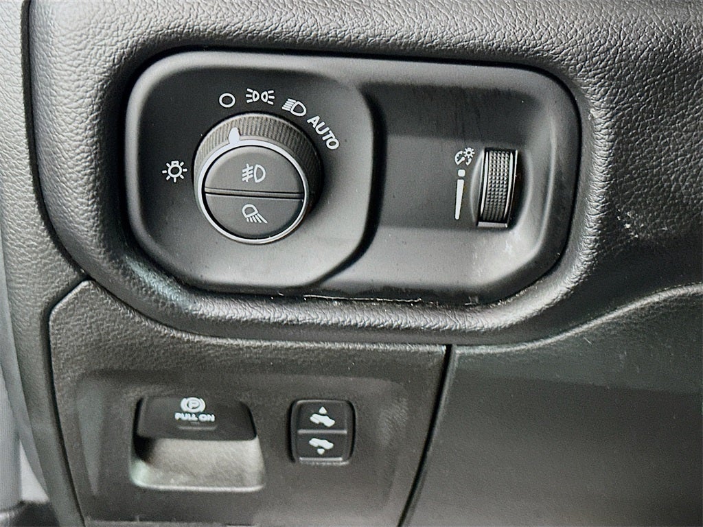 2022 RAM 1500 Big Horn Crew Cab 4x4 5'7' Box