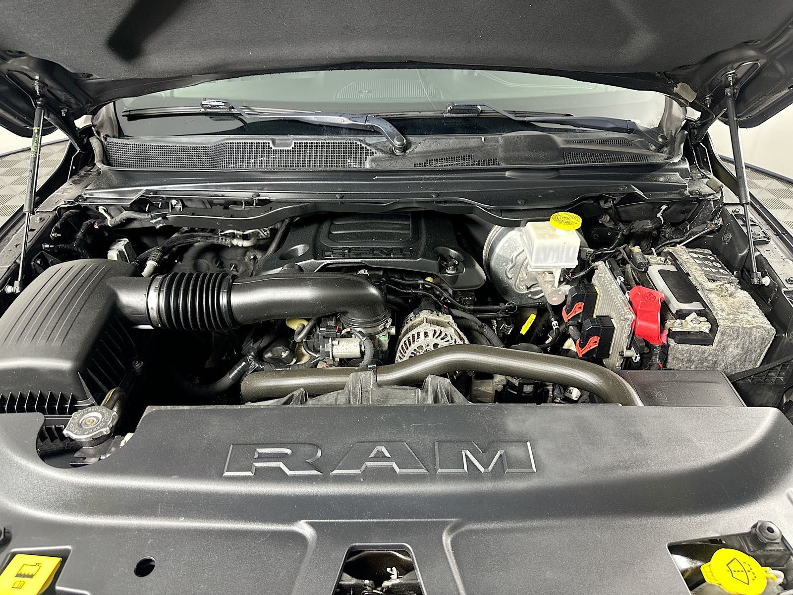 2019 RAM 1500 Laramie Crew Cab 4x4 5'7' Box