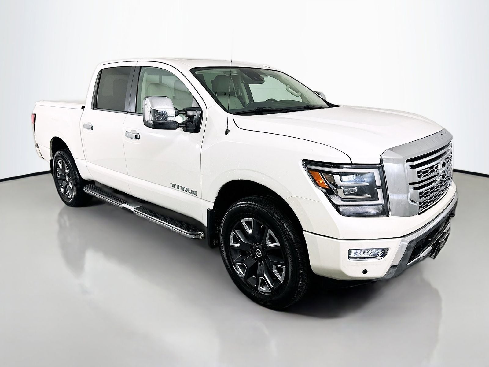 2021 Nissan Titan SL 4X4 Crew Cab's photo