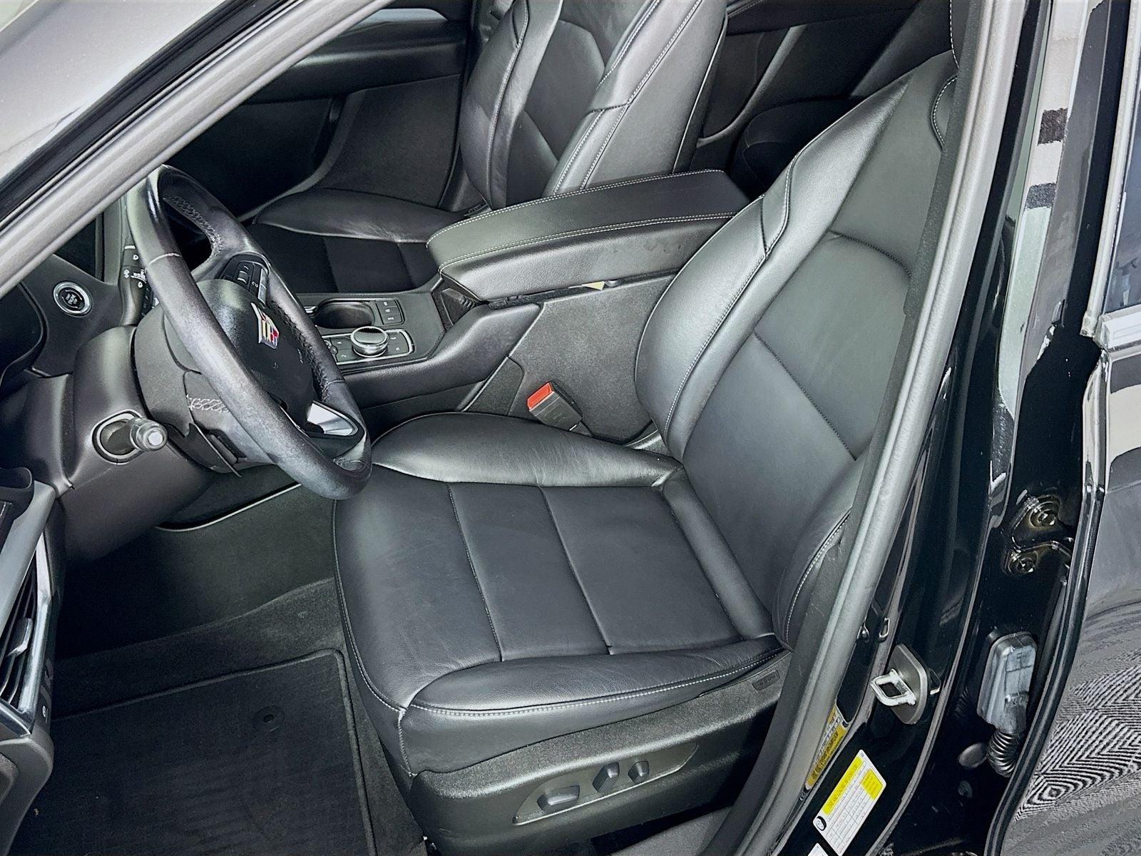 2022 Cadillac XT4 Premium Luxury