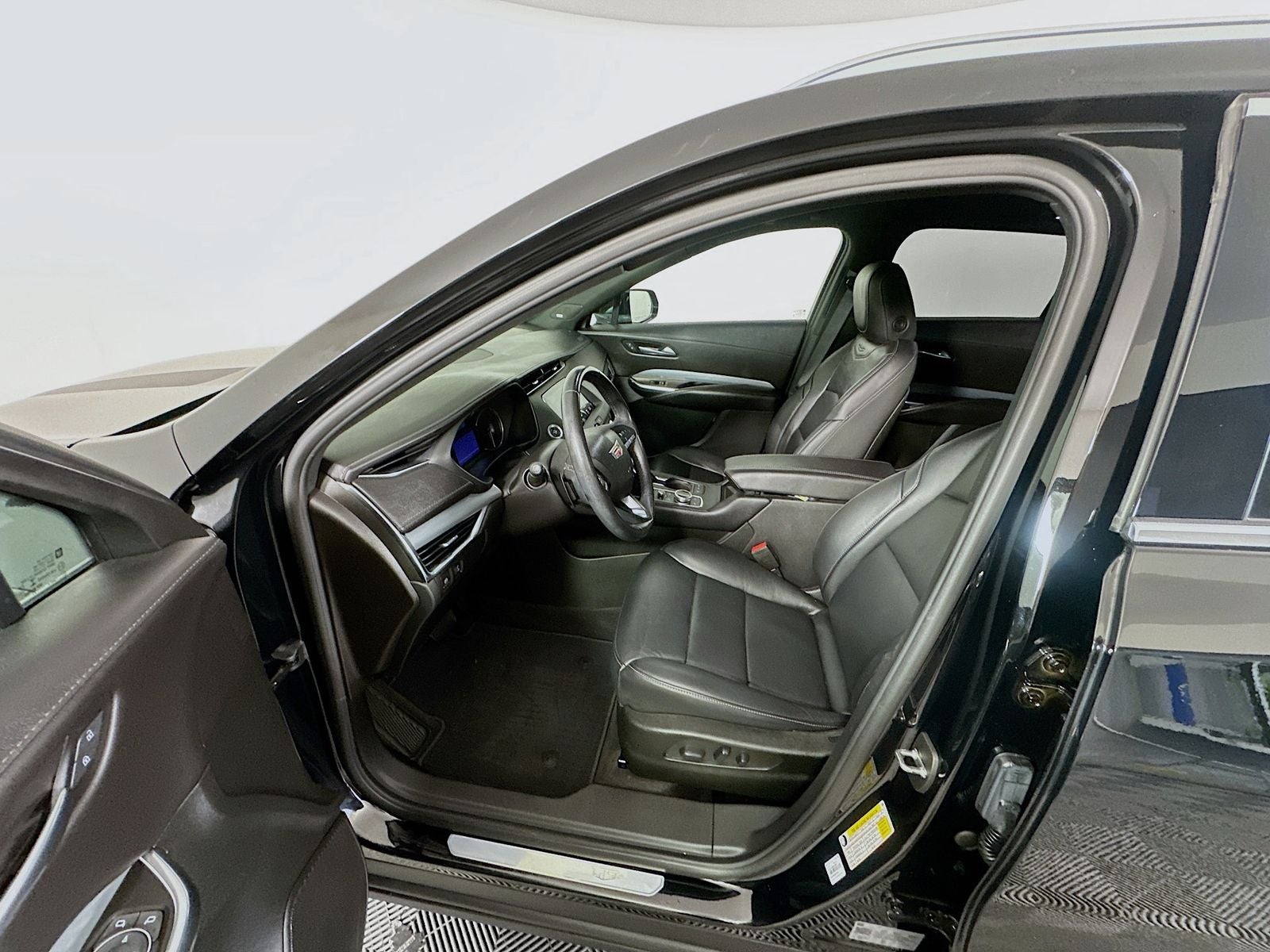 2022 Cadillac XT4 Premium Luxury