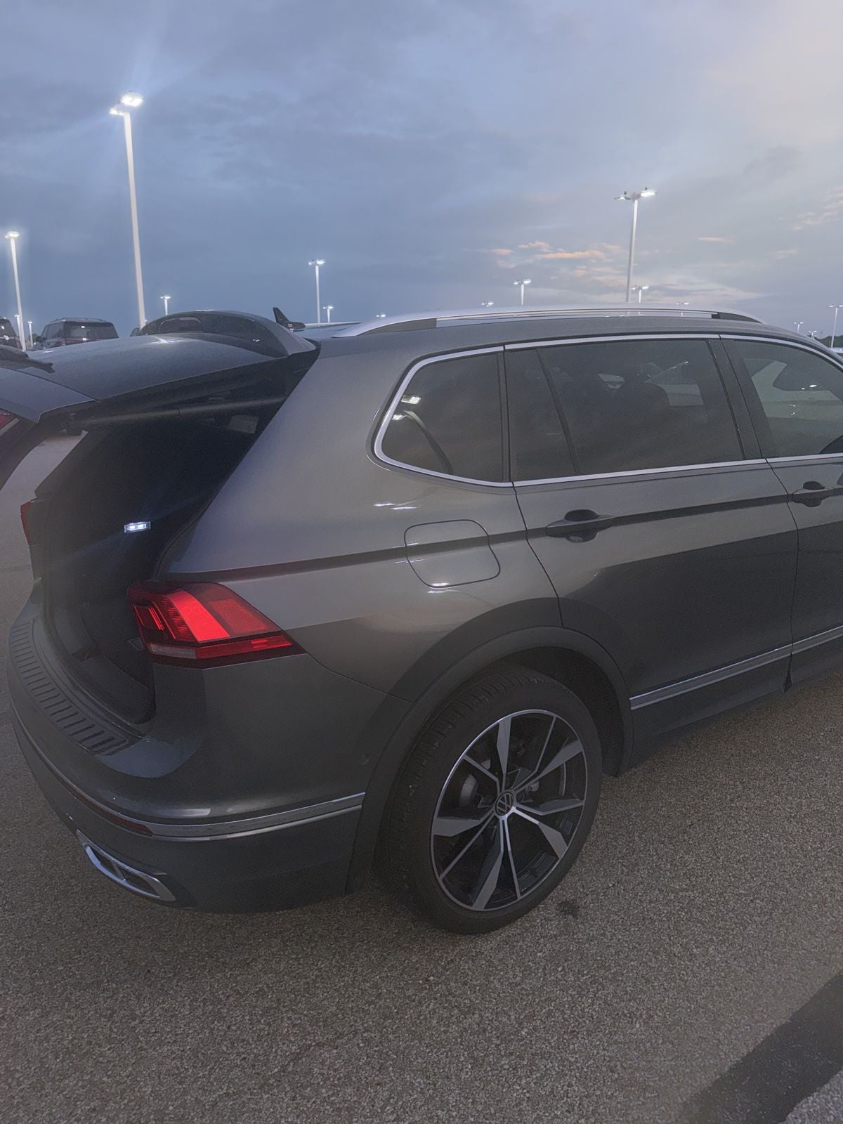 2024 Volkswagen Tiguan SEL R-Line