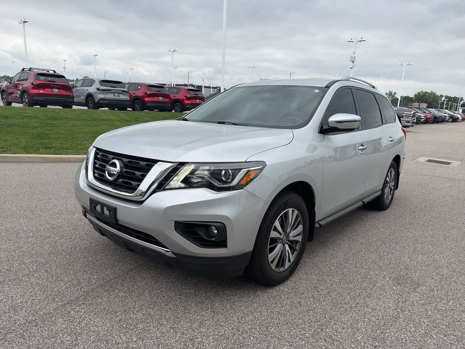 2020 Nissan Pathfinder SV