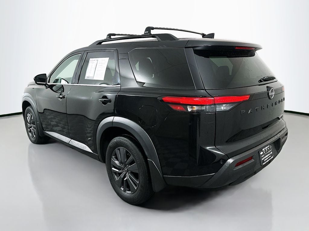 2022 Nissan Pathfinder SV